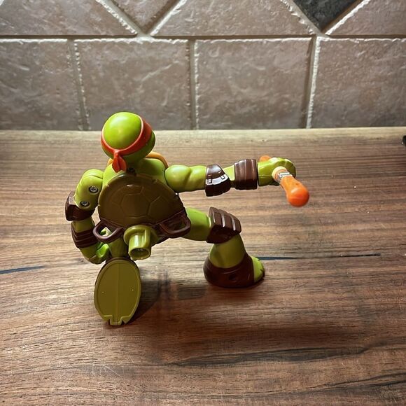 Michelangelo Teenage Mutant Ninja Turtle Figure 2014 - Picture 4 of 6